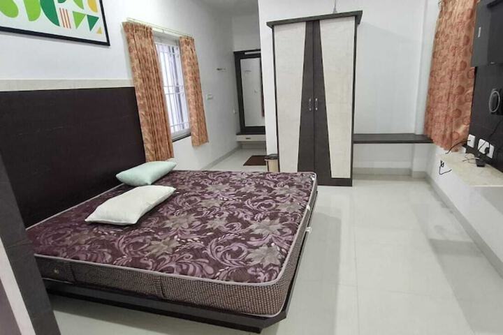 Room 5 of 26