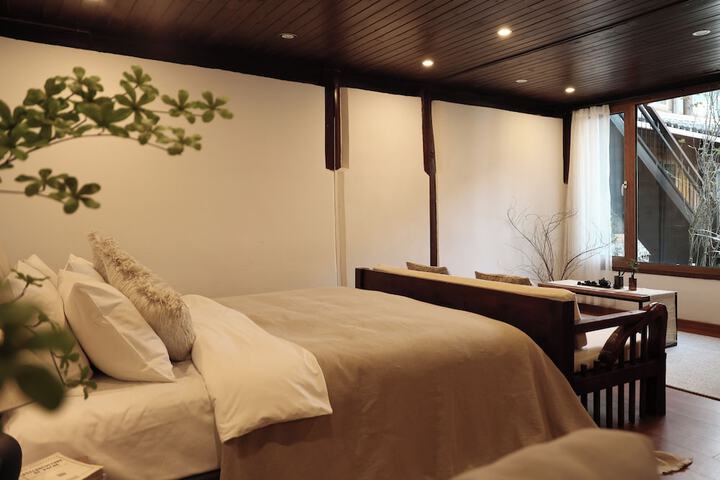 Room 43 of 138