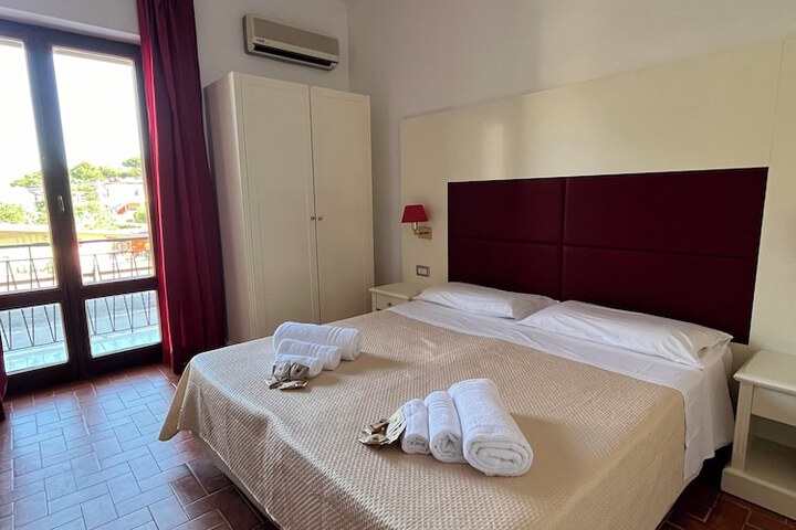 Room 21 of 27