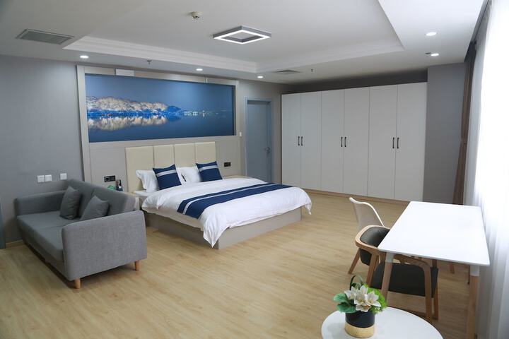 Room 6 of 22
