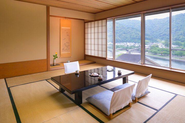 Room 12 of 77