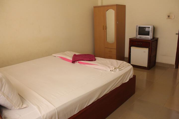 Room 6 of 24
