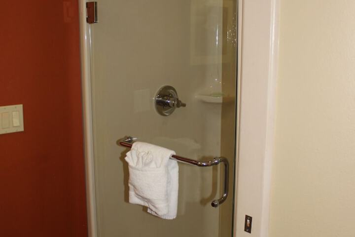 1 Queen Bed Accessible (1 of 10)