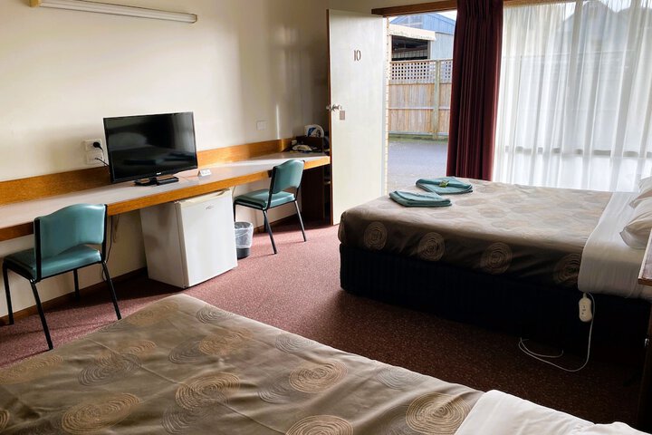 Room 4 of 16