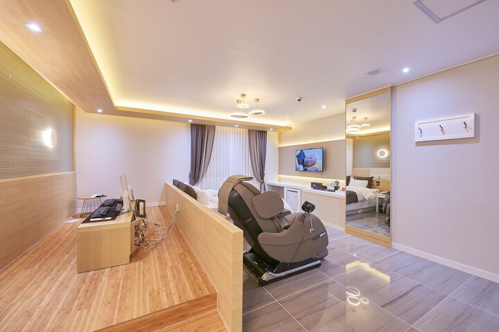 Room 45 of 61