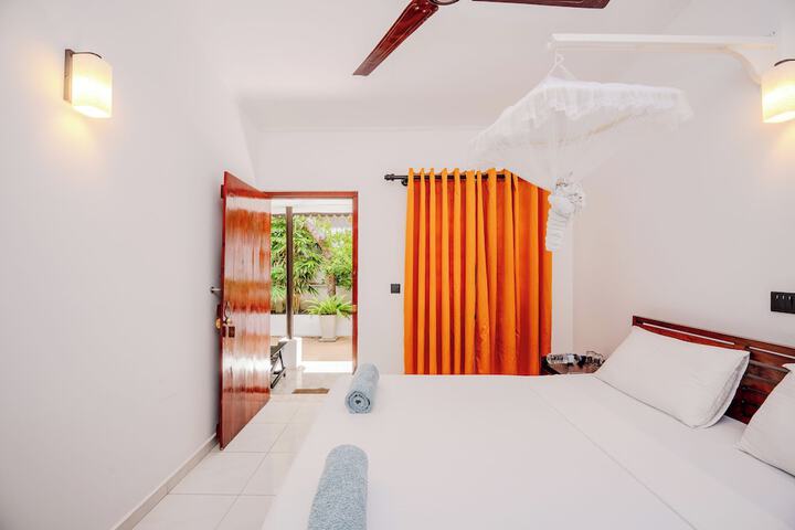 Room 4 of 113