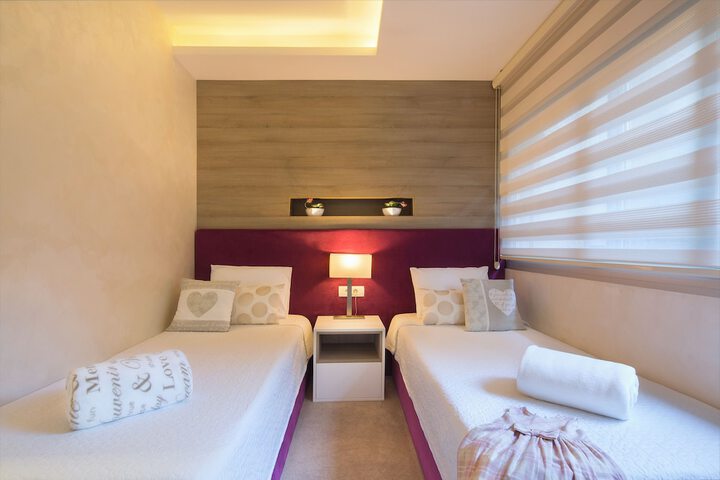 Room 15 of 166