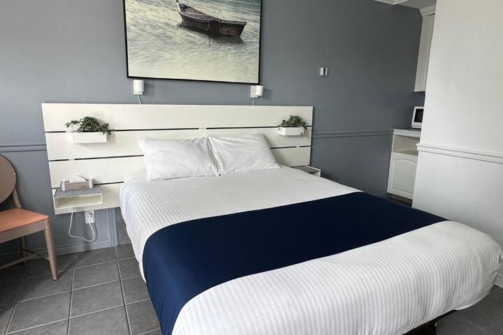 1 Queen Bed (1 of 29)
