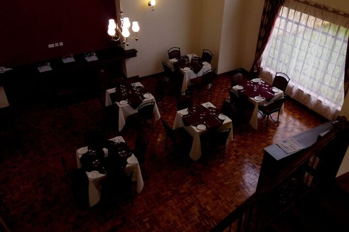 Dining 16 of 23
