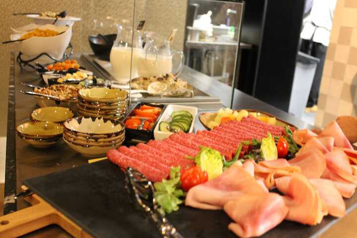 Dining 99 of 109