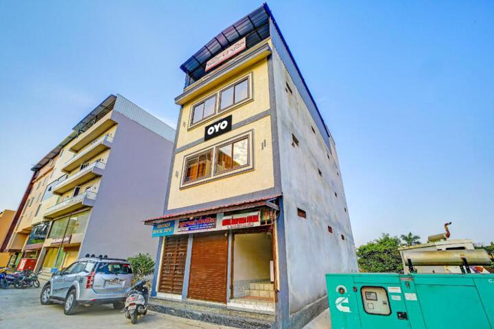 OYO HOTEL NEW BRAJ PALACE AND RESTAURANT