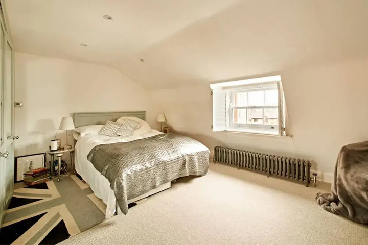 Room 4 of 15