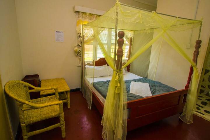 Room 6 of 17