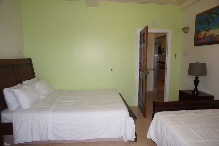 Room 6 of 27