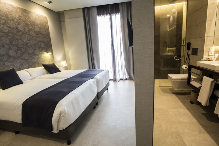 Room 15 of 34