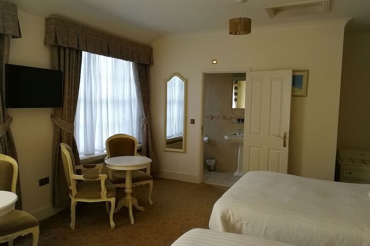 Room 38 of 132