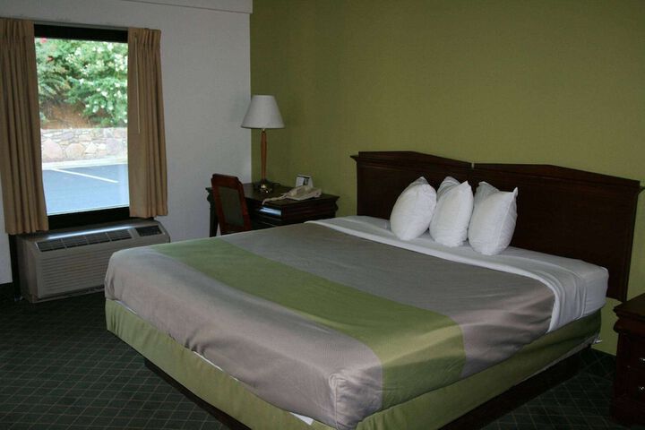 1 King Bed (3 of 5)