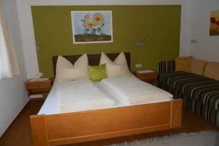 Room 4 of 11