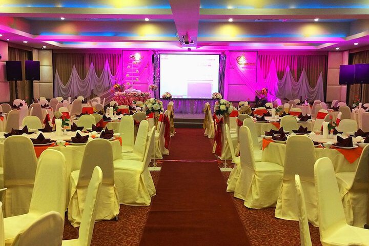 Ballroom/Hall 28 of 35