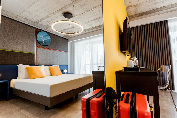Room 25 of 62