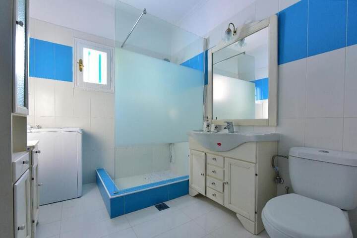 Room 34 of 62