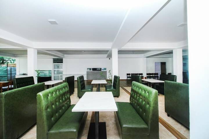 Dining 16 of 19