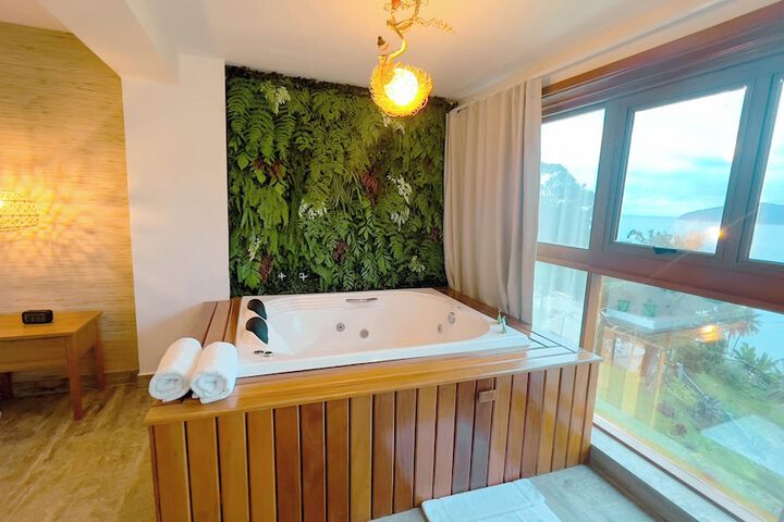 Hot Tub 95 of 118