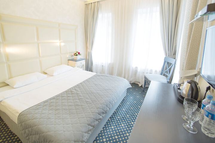 Room 8 of 48
