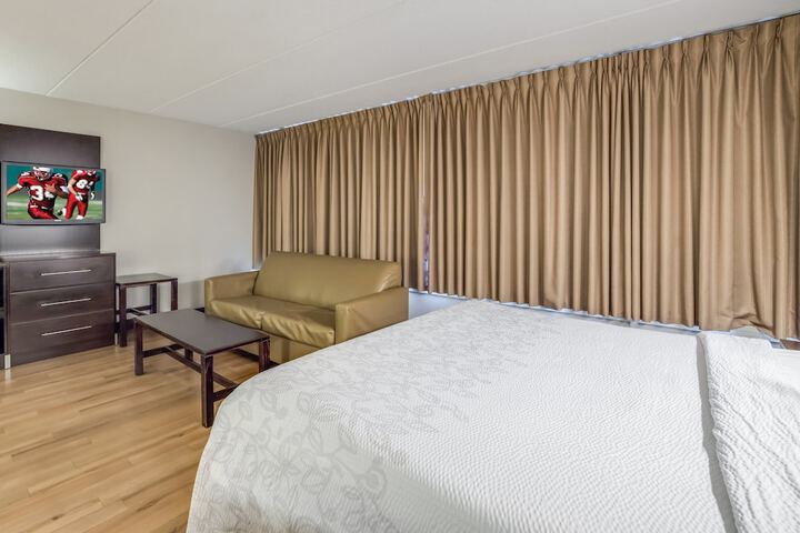Premium King Bed (1 of 25)