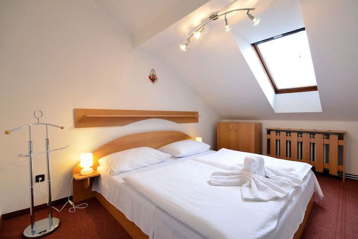 Room 4 of 38