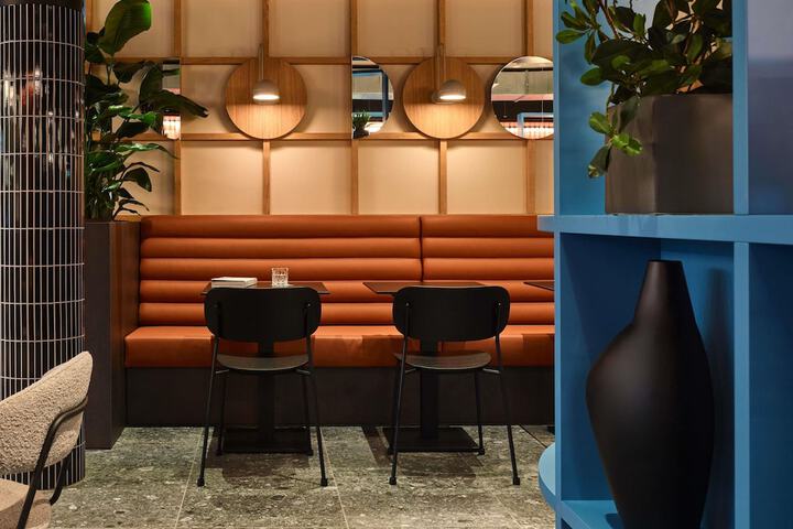 Lounge 56 of 64