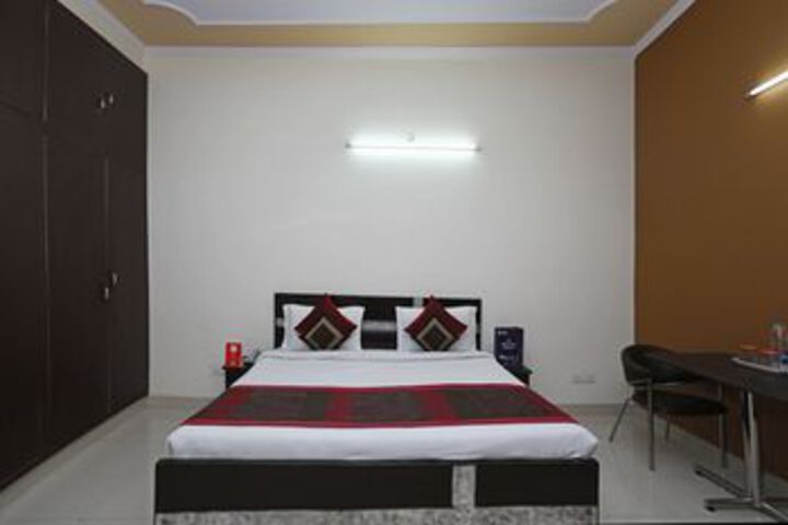 Room 15 of 28