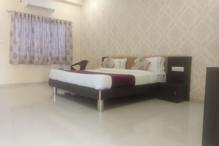 Room 25 of 77