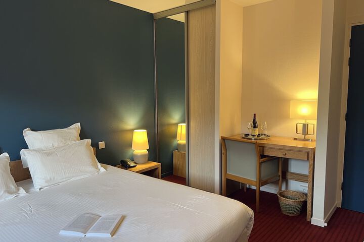 Room 6 of 30