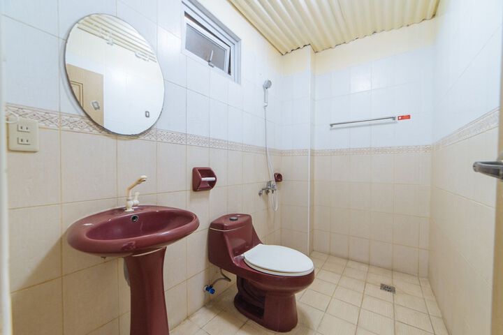 Room 13 of 23