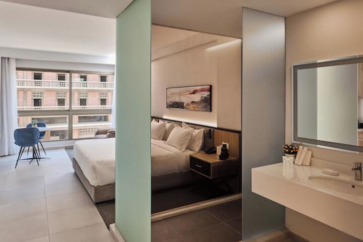 Room 30 of 41