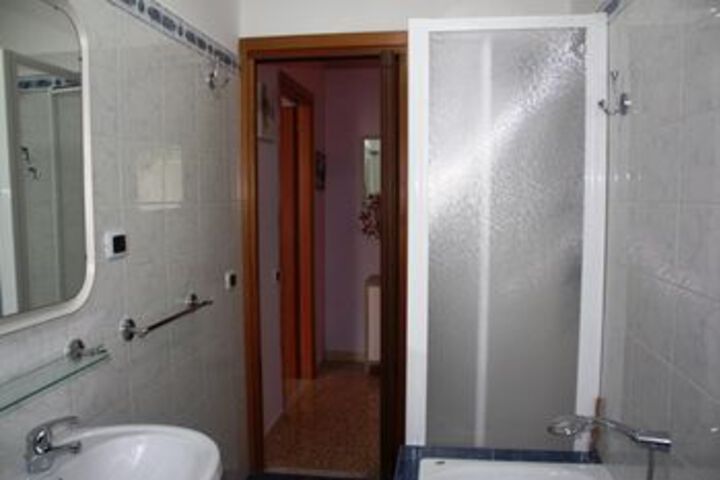 Room 2 of 29