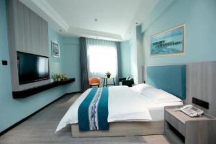 Room 6 of 7