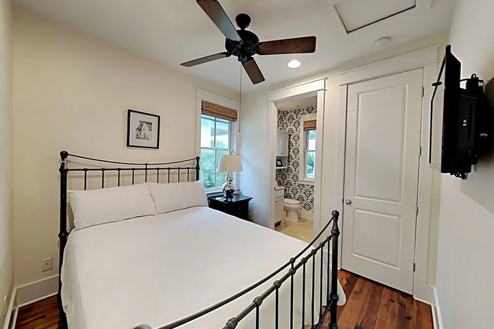 Room 4 of 14