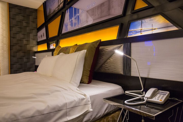 Room 19 of 216