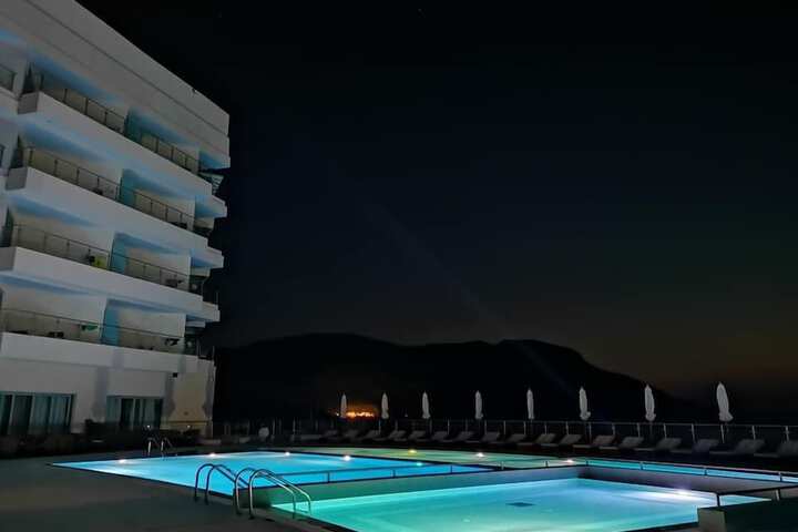 Pool 106 of 171