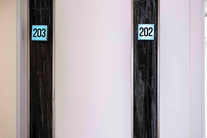 Room 57 of 212