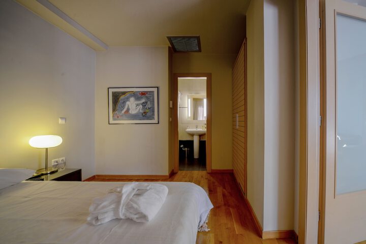 Room 17 of 166