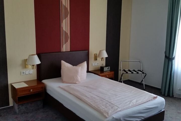 Room 6 of 36