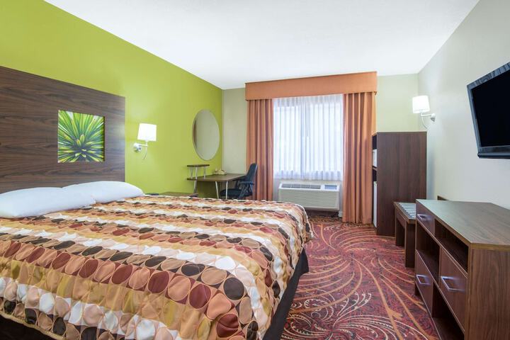 Room 8 of 14