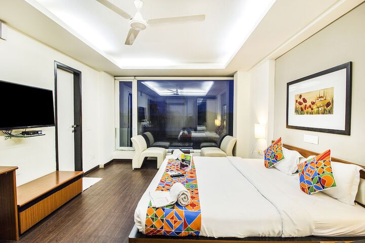 Room 10 of 29