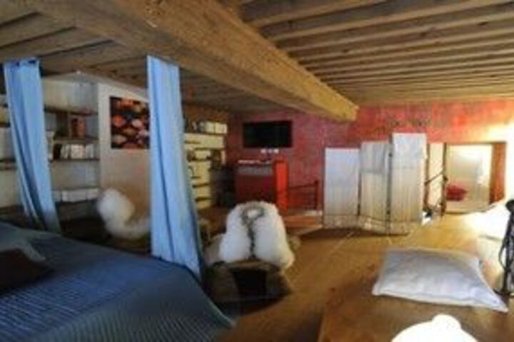 Room 4 of 17