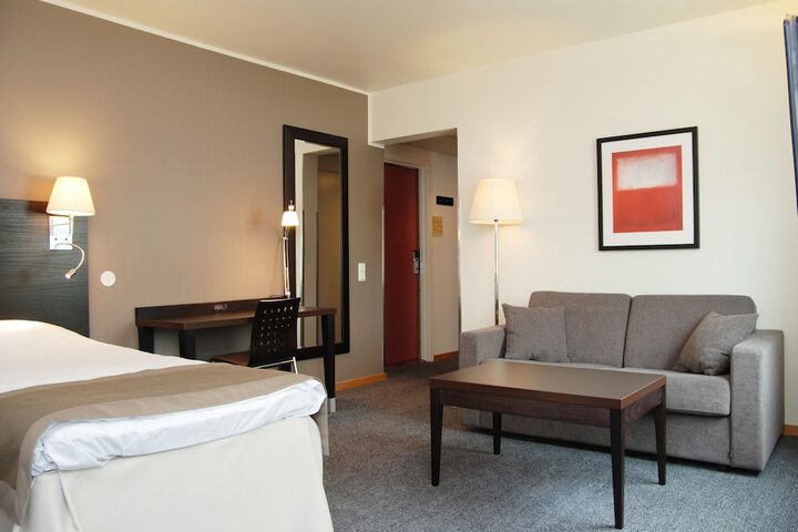 Room 7 of 53