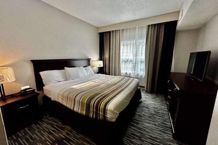Standard King Bed Accessible (6 of 28)