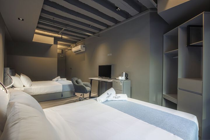 Room 8 of 30